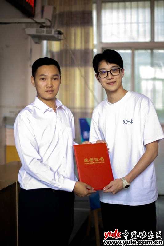  赖冠霖捐书筑梦！与凉山的孩子们共度美好时光 新闻动态 第4张