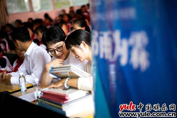 赖冠霖捐书筑梦！与凉山的孩子们共度美好时光 新闻动态 第2张