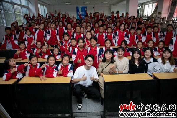  赖冠霖捐书筑梦！与凉山的孩子们共度美好时光 新闻动态 第5张